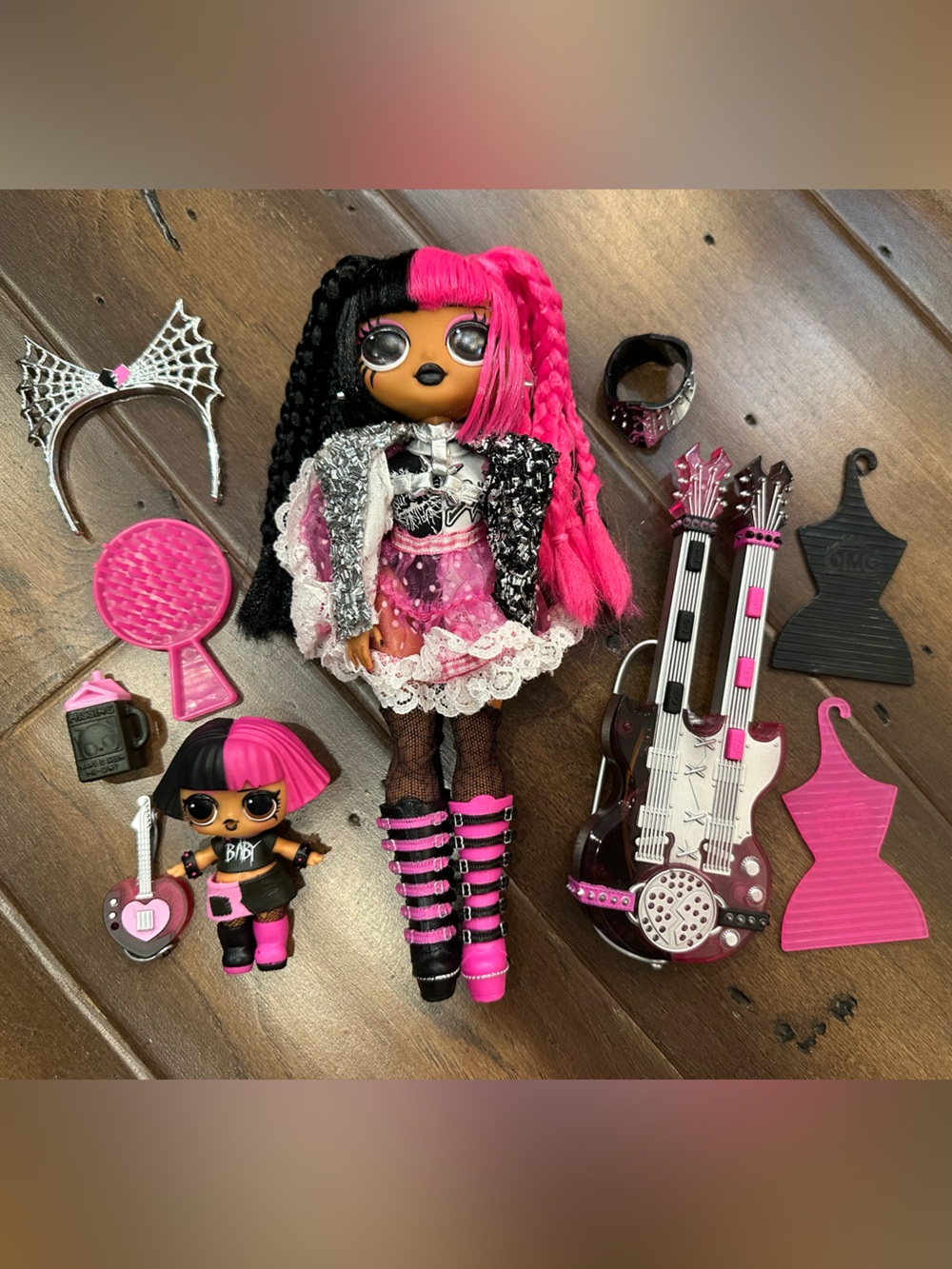 EUC L.O.L. Surprise! Goth Rock Doll Set with matching accessories